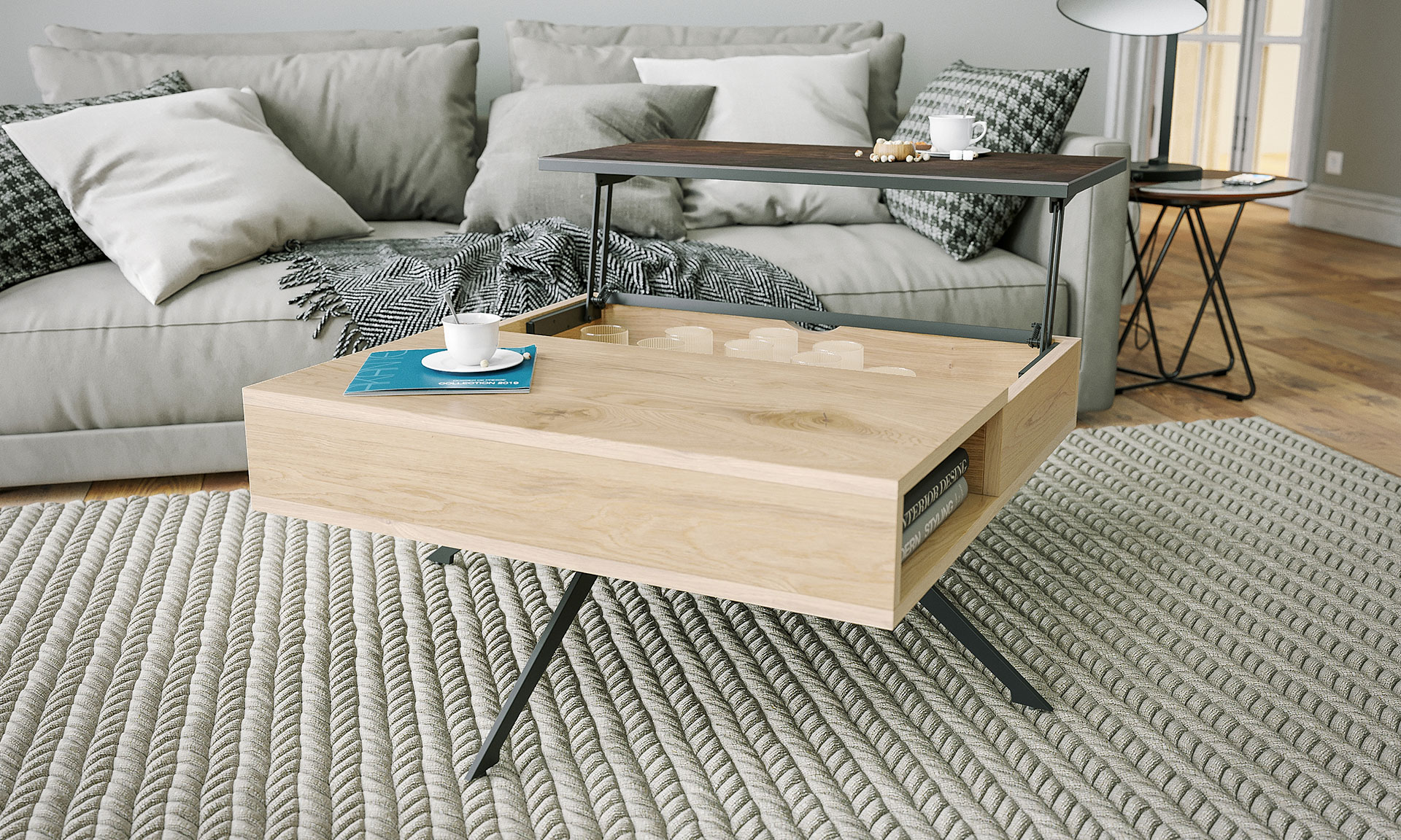 Photo d'ambiance d'un salon avec une table basse relevable ouverte. Cette table basse/dînette offre un espace de rangement dans une niche, avec un compartiment caché à l'intérieur. Son piètement est en métal noir mat, en forme d'étoile.